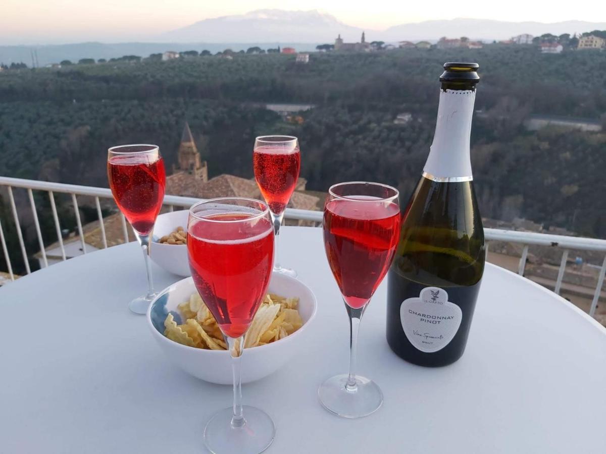 Charmante Vakantiewoning 'Casa Di Tonno' Лорето-Апрутіно Екстер'єр фото